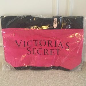 Large Victoria's Secret travel bag/tote!