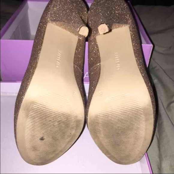GOLD PROM HEELS - Picture 3 of 4