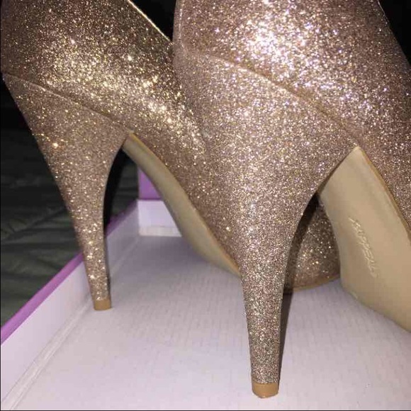 GOLD PROM HEELS - Picture 4 of 4