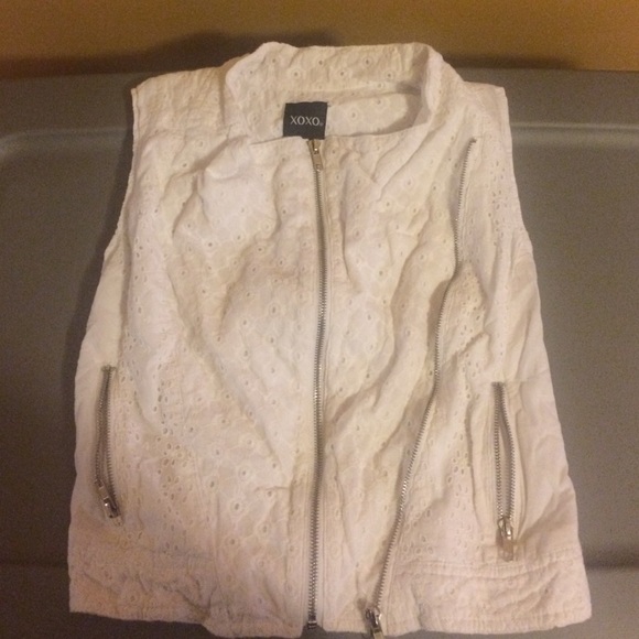 A white sleeveless jacket with a zipper