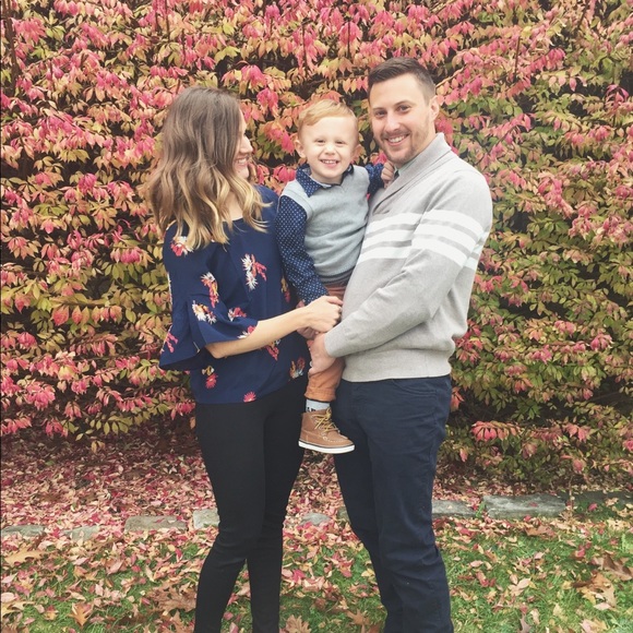 Meet Your Posher, Alyse! - Picture 2 of 4