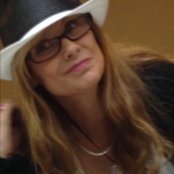 Meet your Posher, Mary - Picture 2 of 4