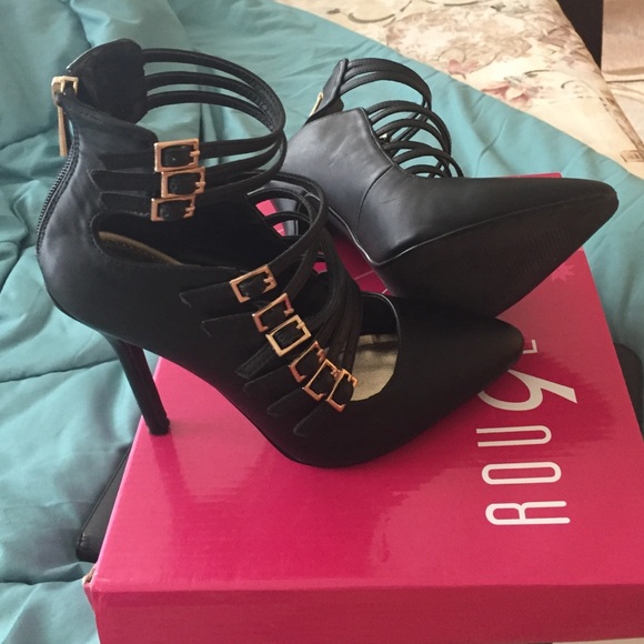 Rouge heel. Wore once.