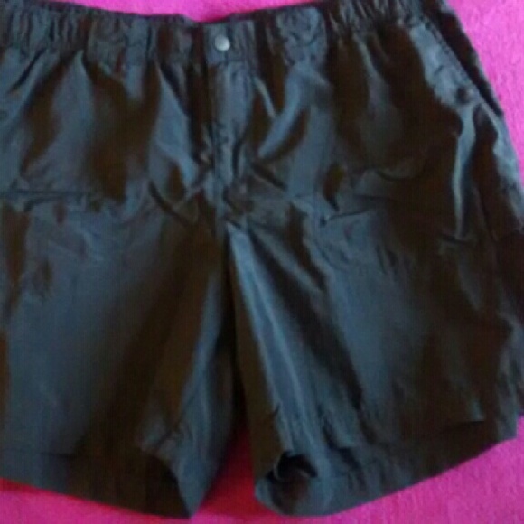Woman's Columbia Black Shorts Size Large
