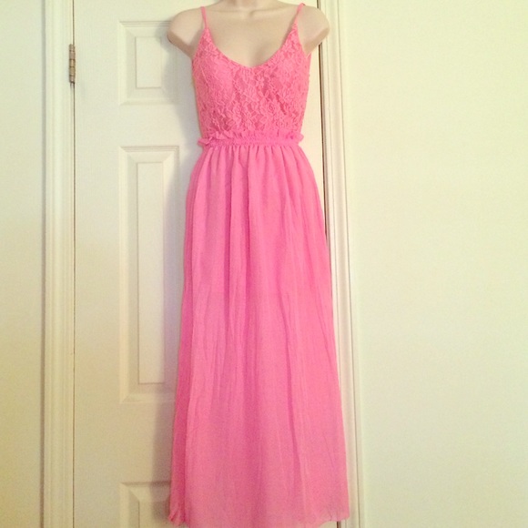 Dresses & Skirts - NWOT Pink Dress
