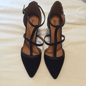 Black point toe heel with straps, Size 9