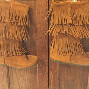 Minnetonka fringe suede boots