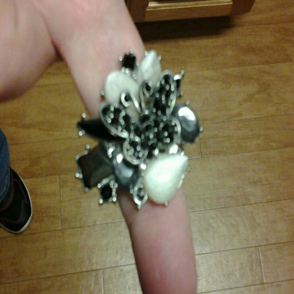BOUTIQUE Jewelry - Beautiful  Butterfly  Ring