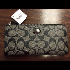 SALE SALE 🎉🎉Coach Wallet! Last Chance