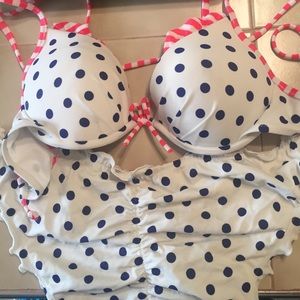 REDUCED~~Polka- dotted scrunched bottom bikini!