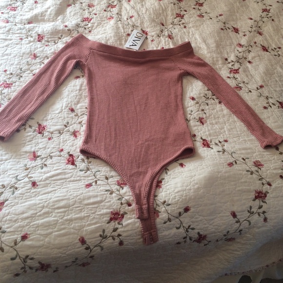 Off shoulder light pink bodysuit
