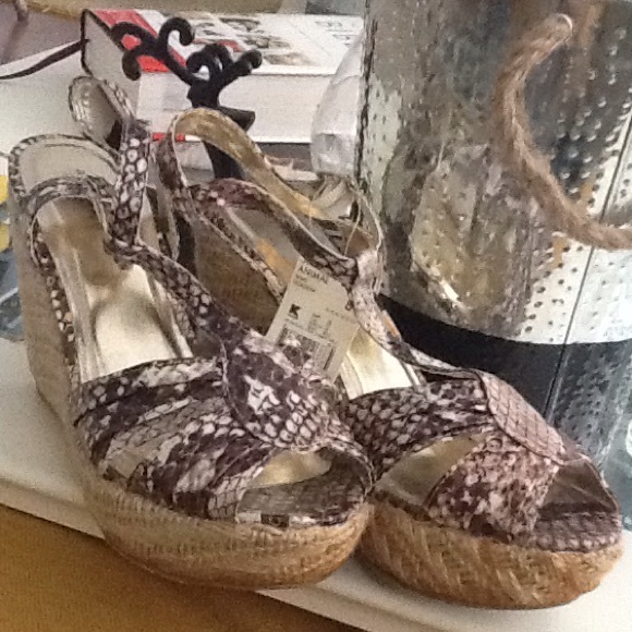 Attention shoes