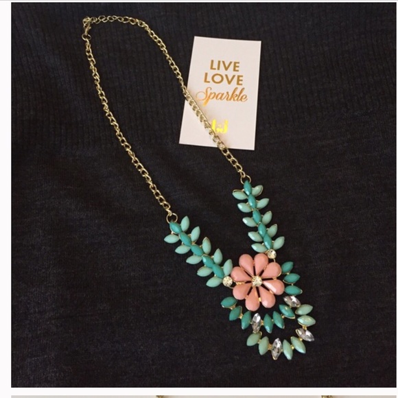 🎀HP🎀 Floral Ivy Minty Statement Necklace - Picture 2 of 3