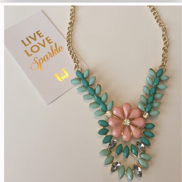 🎀HP🎀 Floral Ivy Minty Statement Necklace - Picture 3 of 3