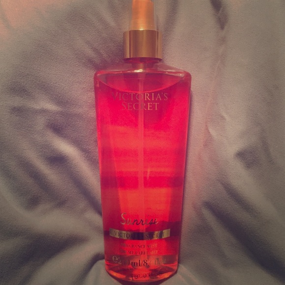 Victoria secret body spray - Picture 1 of 1
