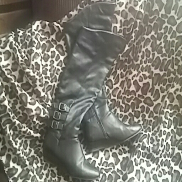 Knee boots