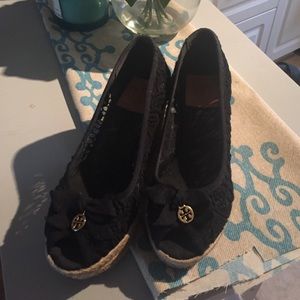 Tory burch black wedges