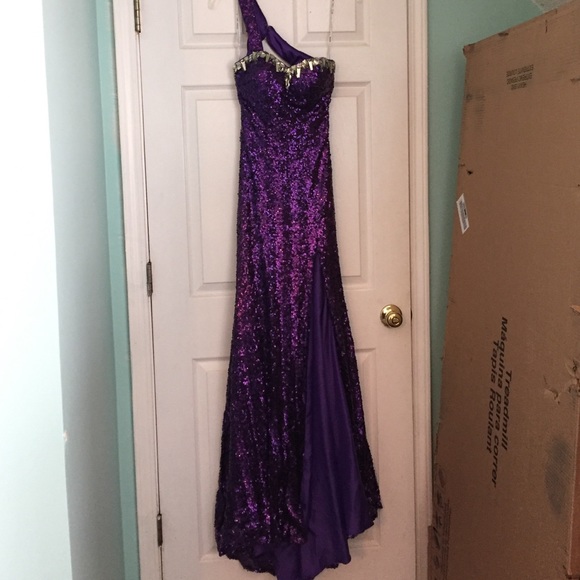 Prom dress - Picture 2 of 4