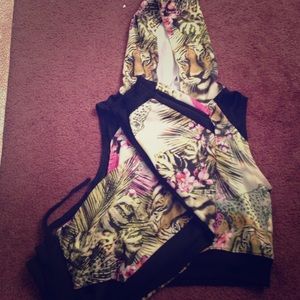Animal print half jogger outfit