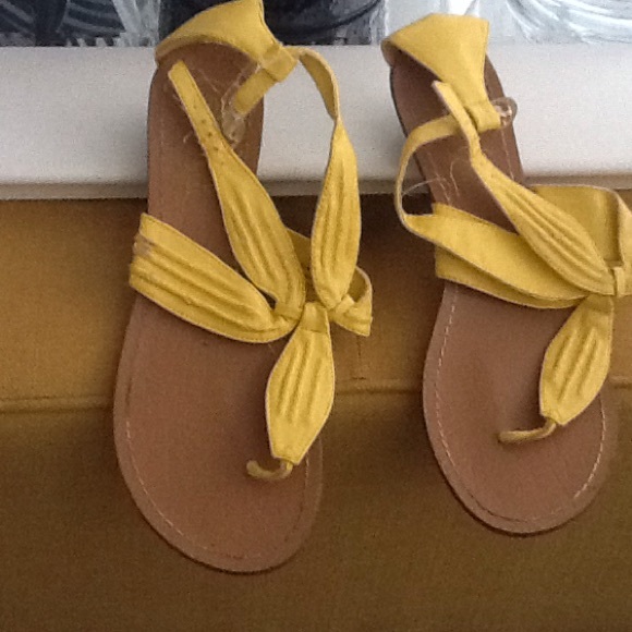 Rouge shoes