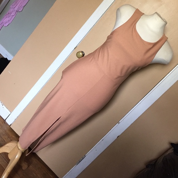 ⭐️SOLD⭐️Boohoo backless camel midi dress