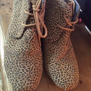Toms cheetah print wedges