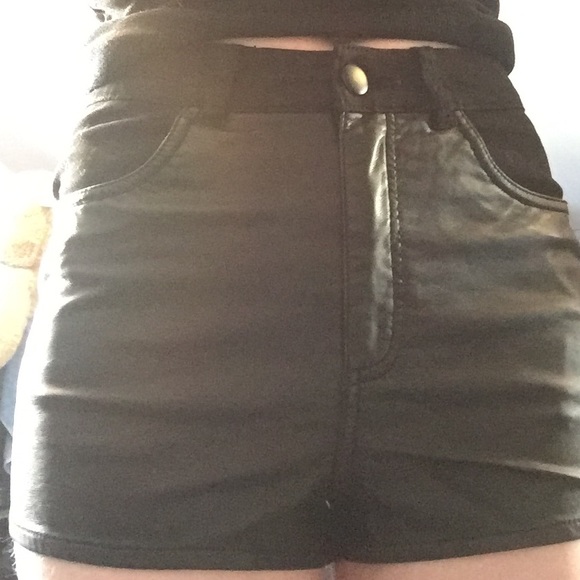 Super high waisted faux leather shorts in front