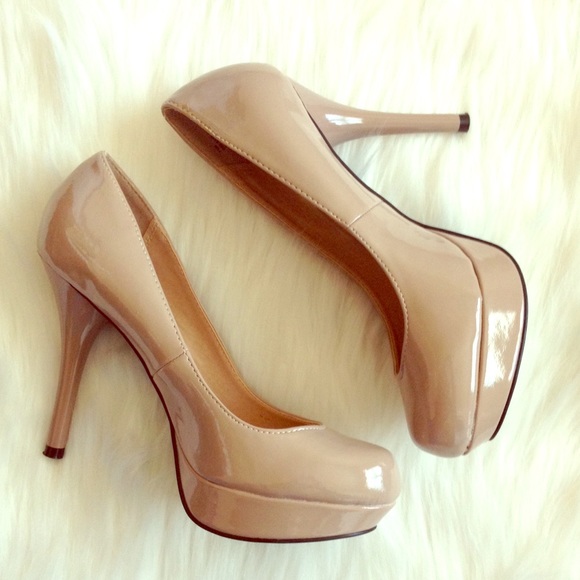 Nude Pumps