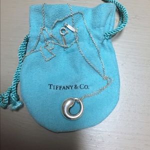 Tiffany's ELSA PERETTI®
ETERNAL CIRCLE