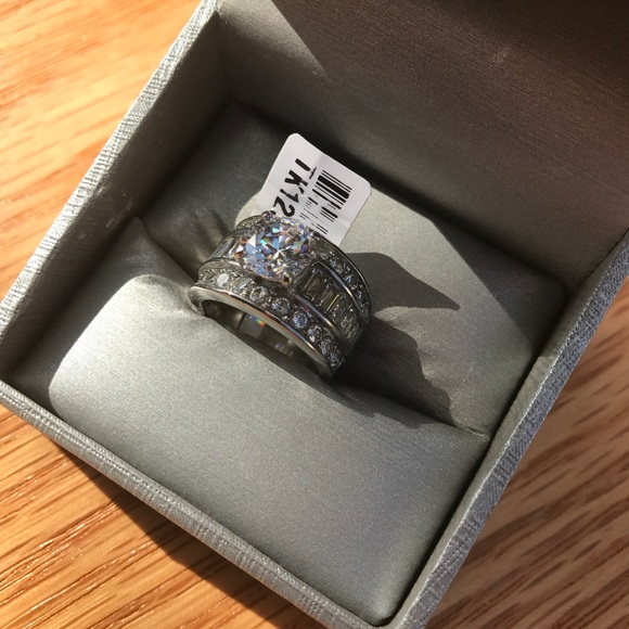 2 ct Stainless Steel Brilliant CZ Ring - Picture 3 of 7