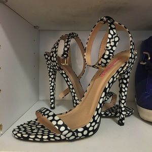 Ankle strap heel black and white