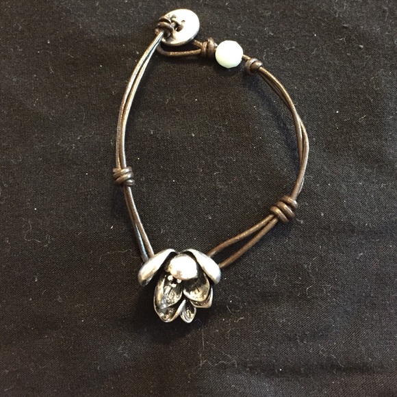 Fossil Jewelry - Fossil flower bracelet with leather band