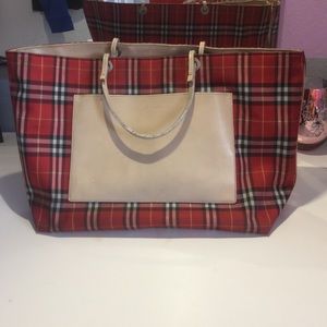 Burberry Tote 💯 Authentic