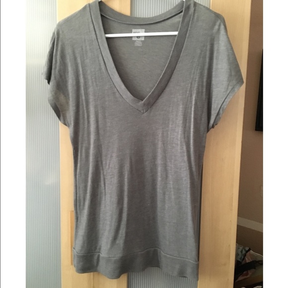 BDG Vneck shirt