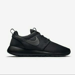 ☆☆ISO☆☆!!!!!Triple Black/Black on Black Nike Roshe