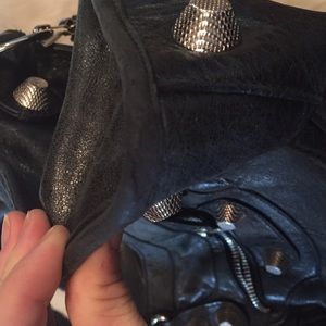 Additional Photos of Balenciaga  handbag