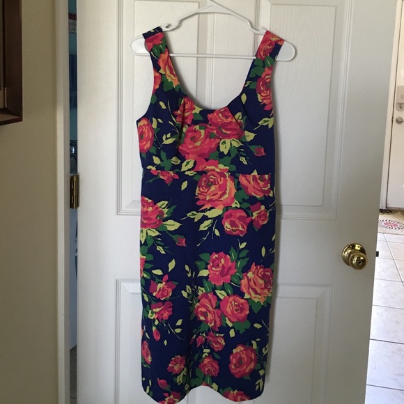 SOLD.  LANDS' END Dress. Scoop neck. Front pockets - Picture 1 of 4