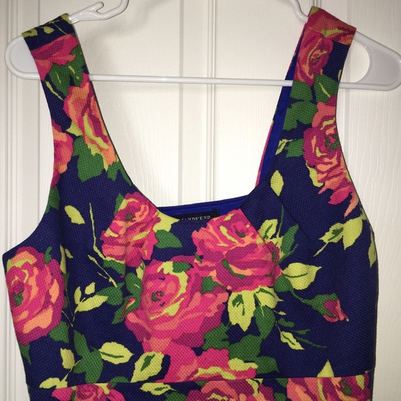 SOLD.  LANDS' END Dress. Scoop neck. Front pockets - Picture 2 of 4