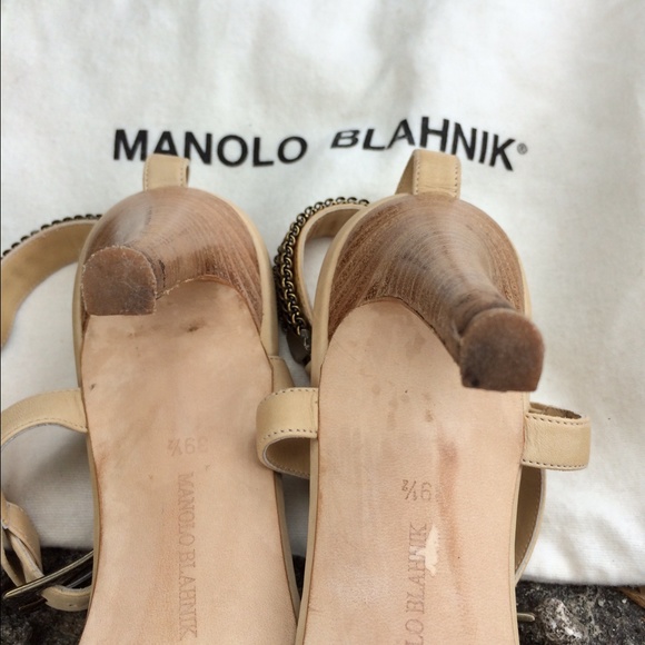 Good condition Manolo's 9.5 with dust cover - Picture 3 of 4