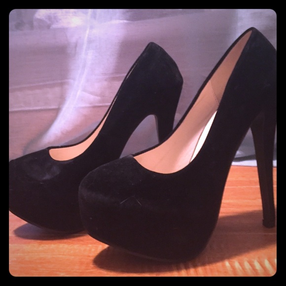 NWOT Black Velvet Pumps - Picture 1 of 4