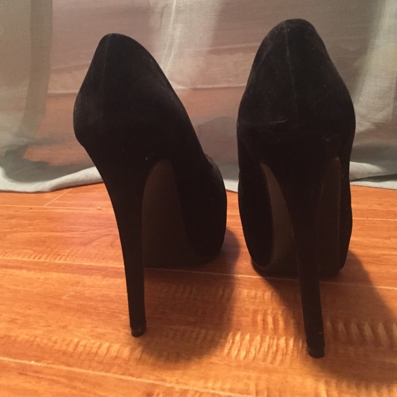 NWOT Black Velvet Pumps - Picture 3 of 4