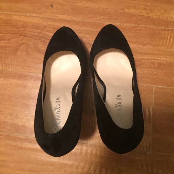 NWOT Black Velvet Pumps - Picture 4 of 4