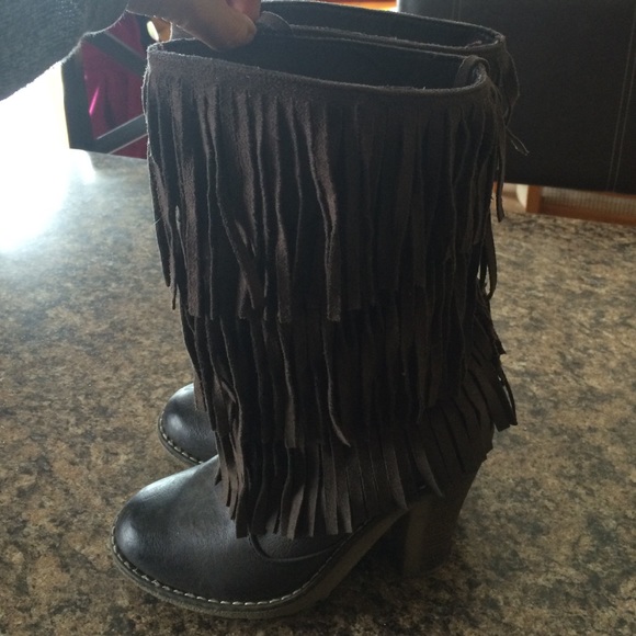 Fringe boots