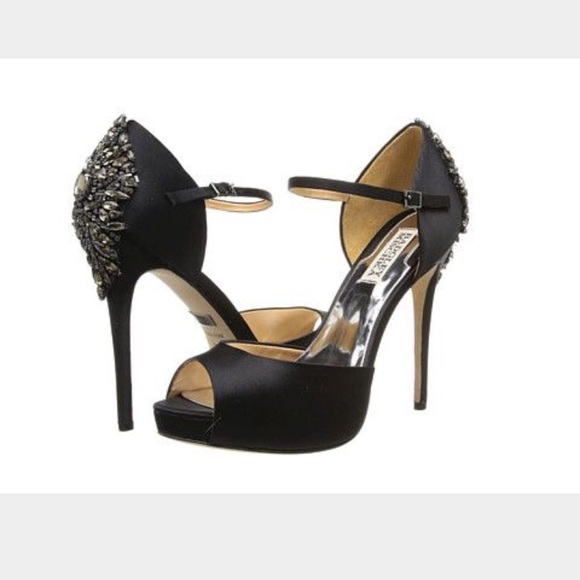 NEW IN BOX! Badgley Mischka Kindra peep toe pump