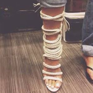 Meet your Posher, Danija