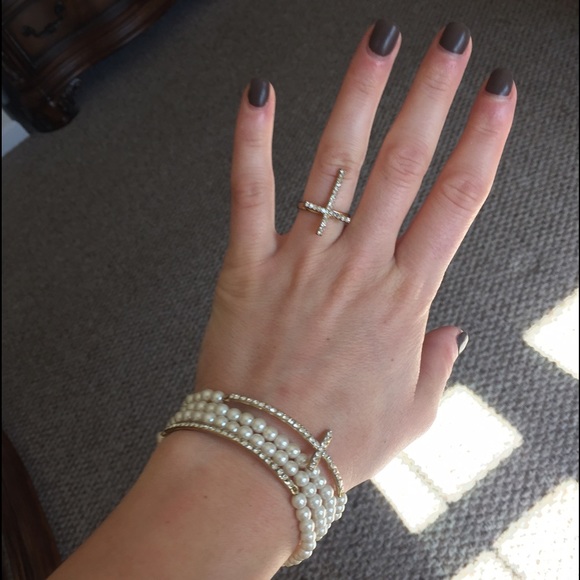Gold cross ring - Picture 2 of 4