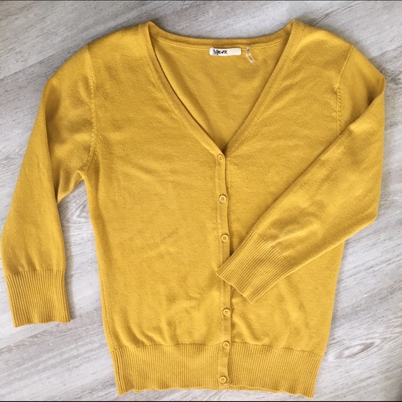 ❌ SOLD | Mustard V-Neck Cardigan - Picture 3 of 3