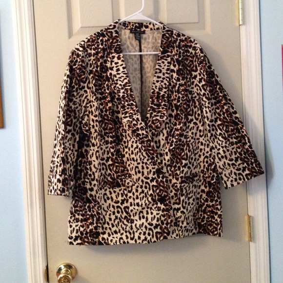 Cheetah print button blazer