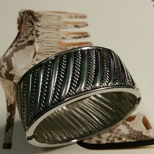 Periwinkle by Barlow Bracelet No tag