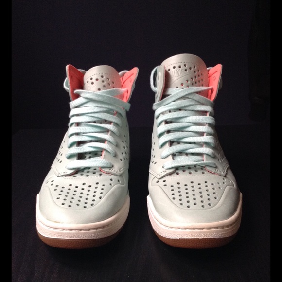 Nike Air Royalty MD LT VT NRG Sneakers women's Sz. 7 - Picture 1 of 7